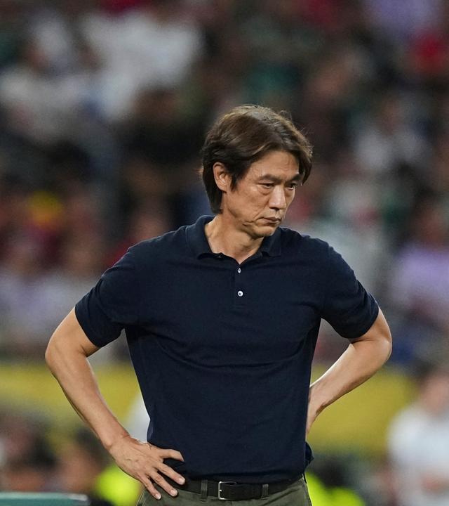 Der südkoreanische Trainer Hong Myung-bo beim Spiel Südafika gegen Südkorea am 25.06.2026 in Mexiko.
