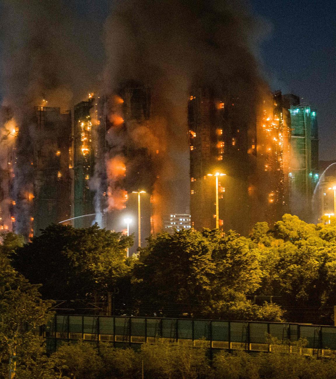 Brennende Hochhäuser in Hongkong