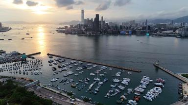 Luftaufnahme von Hongkong bei Sonnenuntergang