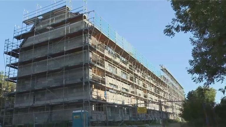 Stromschlaggefahr: Mehrfamilienhaus ohne Dach