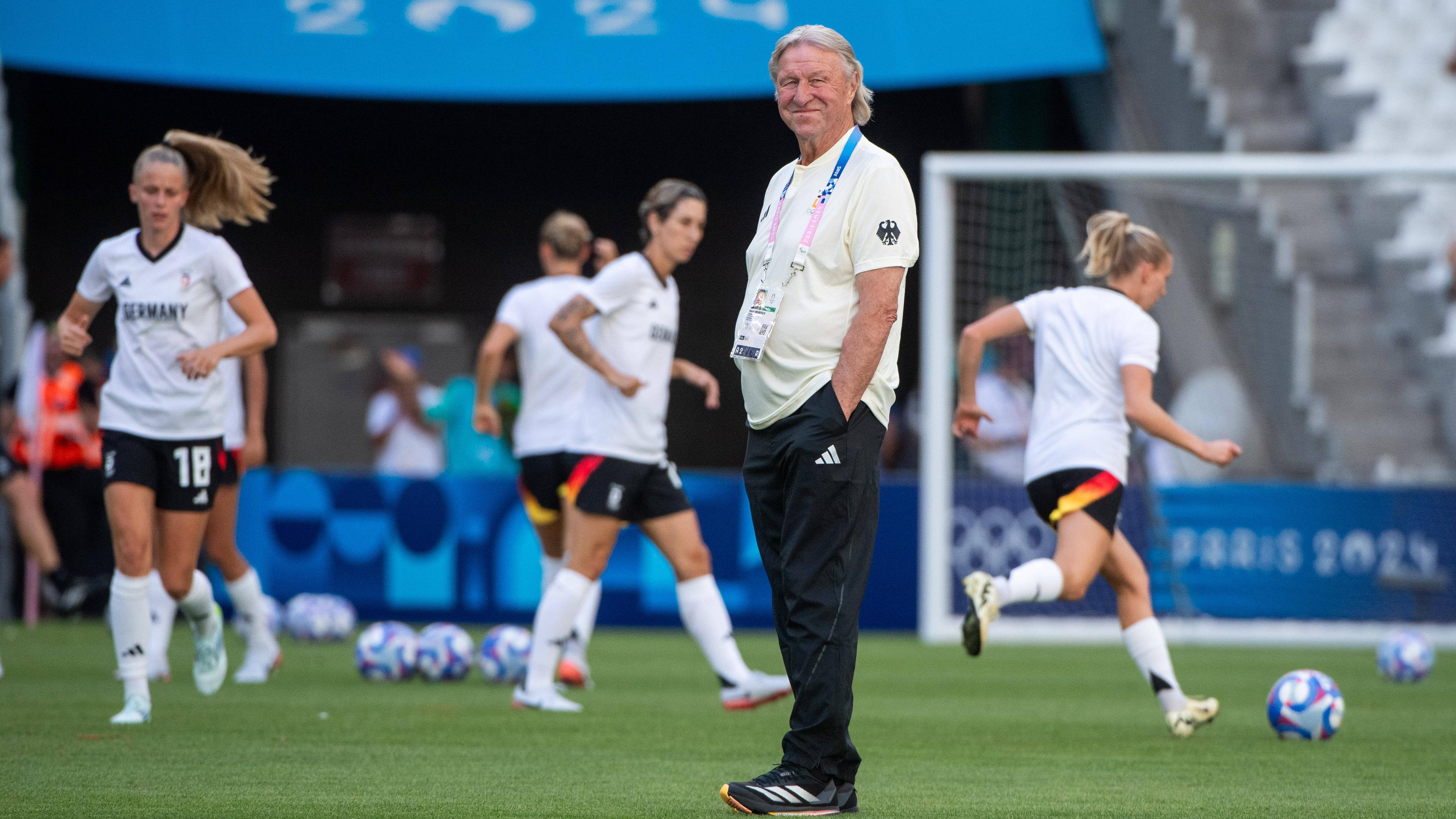 Horst Hrubesch vor dem Spiel Deutschland gegen Australien.