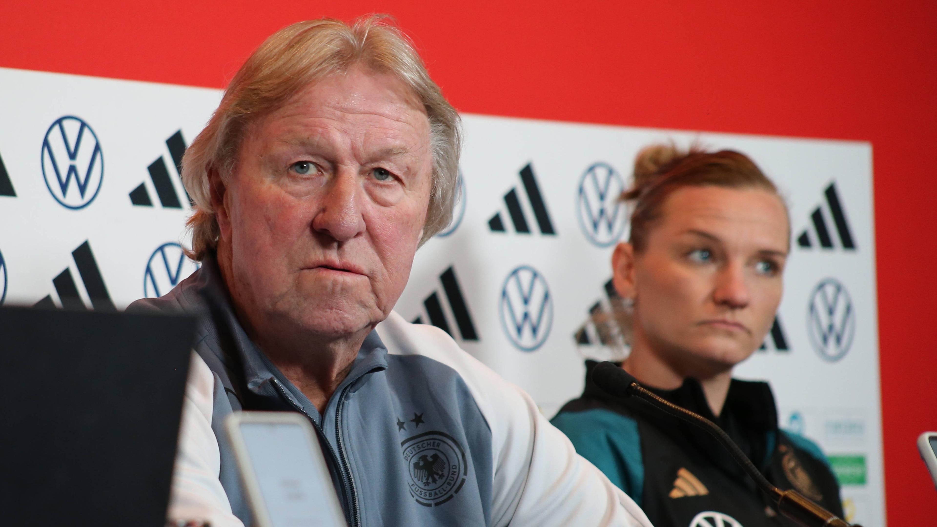 Horst Hrubesch und Alexandra Popp am 27.02.2024.