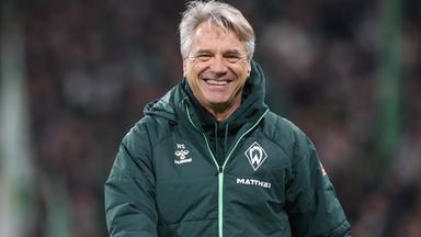 Werder-Trainer Horst Steffen lacht