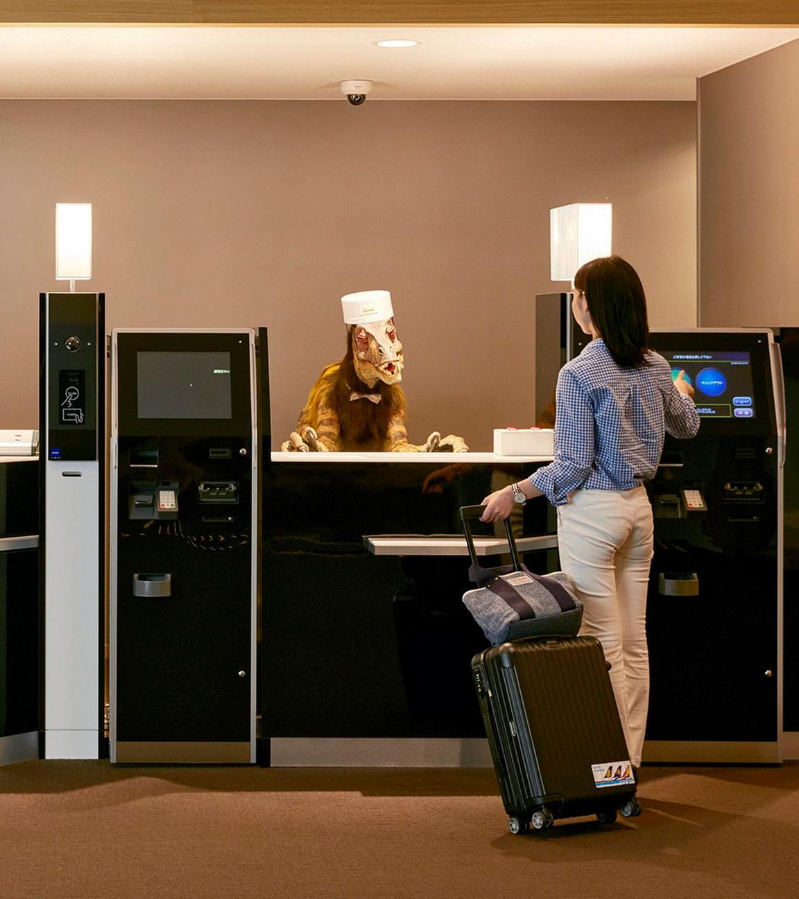 Hotelrezeption ist mit Robotern besetzt