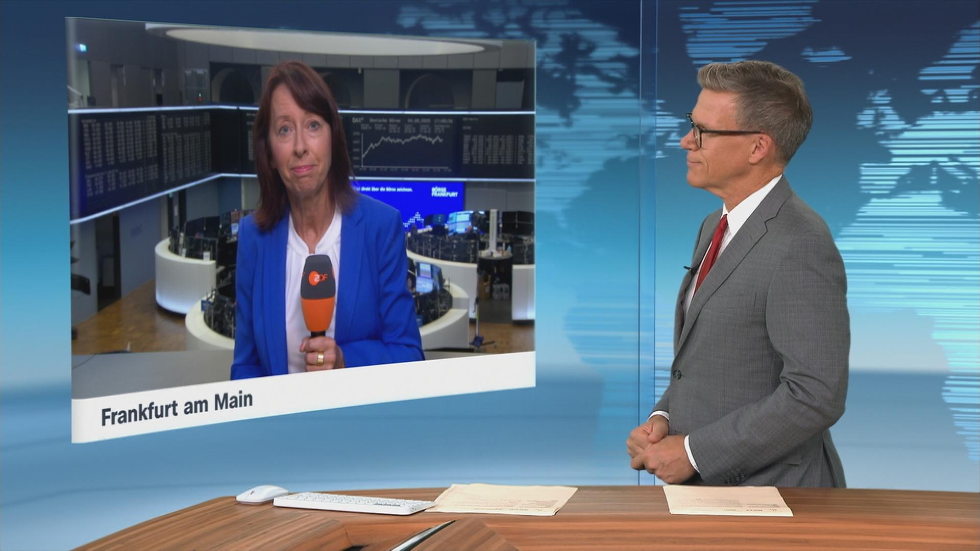 ZDF-Korrespondentin Stephanie Barret an der Börse in Frankfur