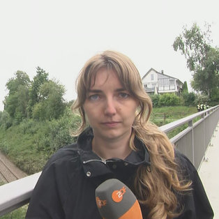 ZDF-Reporterin Luisa Houben berichtet von der Unfallstelle nahe Riedlingen.