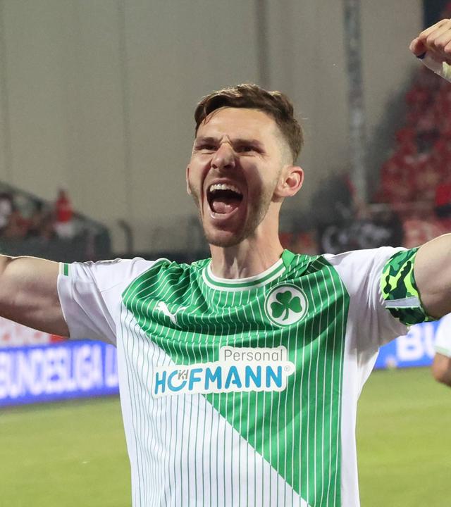 Branimir Hrgota bejubelt seinen Treffer zum 2:0.