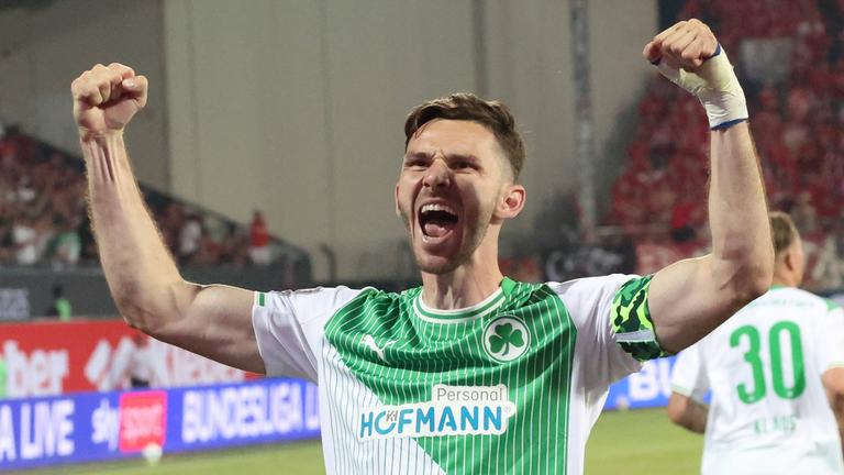 Branimir Hrgota bejubelt seinen Treffer zum 2:0.