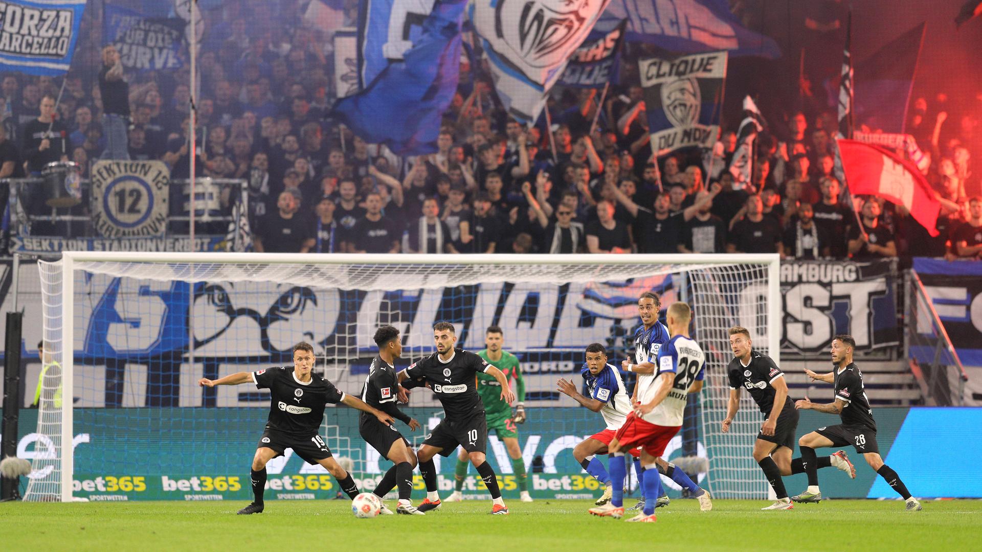 Szene aus dem Spiel Hamburger SV - FC St. Pauli vom 29.08.2025