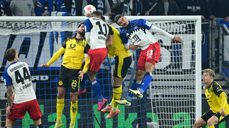 Luka Vuskovic, Emre Can, Ransford-Yeboah Koenigsdörffer, Nico Schlotterbeck, Guilherme Ramos, Daniel Svensson in Hamburg am 08.11.25