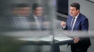 Hubertus Heil spricht im Bundestag zum Rentenpaket II in erster Lesung.