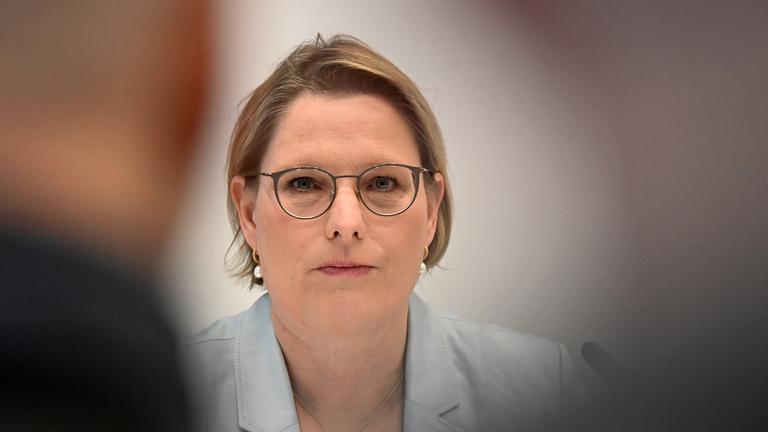 Bundesministerin der Justiz und für Verbraucherschutz, bei der Pressekonferenz zur Herbsttagung der Justizministerinnen und Justizminister in Leipzig.