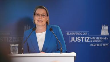 Laut Bundesjustizministerin Hubig seien die Verjährungsfristen bei Vergewaltigungen zu kurz. Künftig soll Vergewaltigung statt nach fünf erst nach 20 Jahren verjähren.