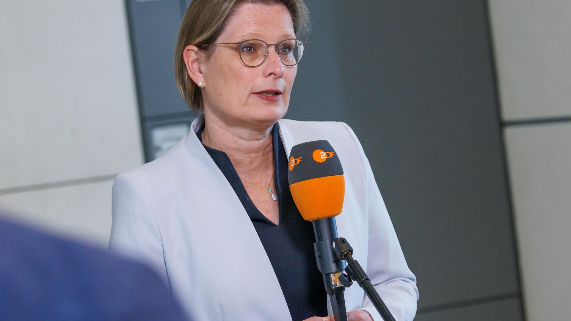 befriedigung des geschlechtstriebs Selbstbefriedigung bei Frauen gilt häufig noch als Tabu. Sexualpädagogin  Gianna Bacio sagt: Frauen sollten sich unbedingt selbst befriedigen