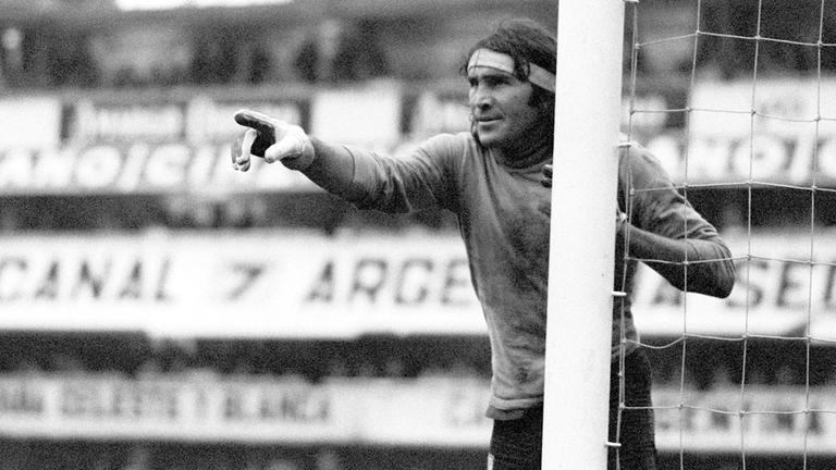 Der argentinische Ex-Torhüter und Rekordspieler Hugo Gatti ist mit 80 Jahren verstorben.
