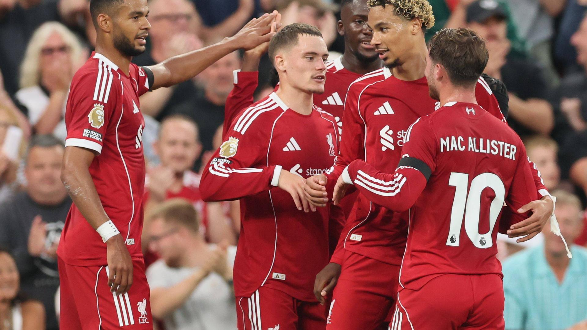 Hugo Ekitike erzielt für Liverpool das 1:0 gegen Bournemouth und jubelt im Anfield.