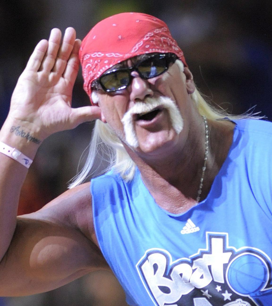 Ex-Wrestlingstar Hulk Hogan scherzt beim NBA-Finale in Orlando, USA, 11.06.2009.