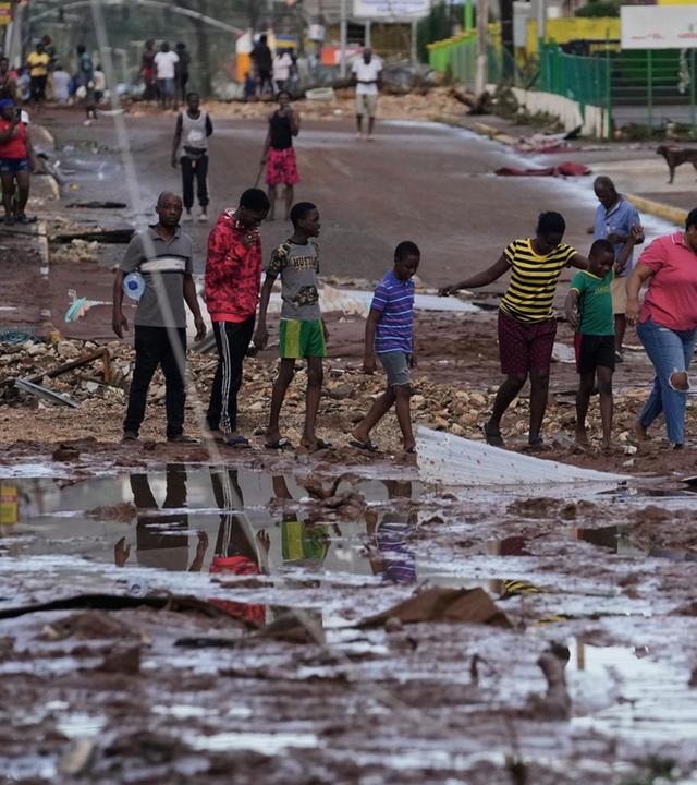 Vor allem im Südwesten Jamaikas führte der Sturm zu starken Überschwemmungen und zerstörten Gebäuden. Eine deutsche Auswanderin berichtet vor Ort.