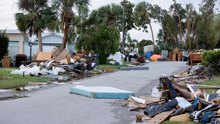 Trümmer in den Straßen von Ruskin, Florida