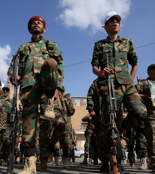 Huthi-Kämpfer versammeln sich während einer Kampagne zur Mobilisierung weiterer Kämpfer angesichts einer Eskalation der Kämpfe in Sanaa, Jemen, am 10. September 2026