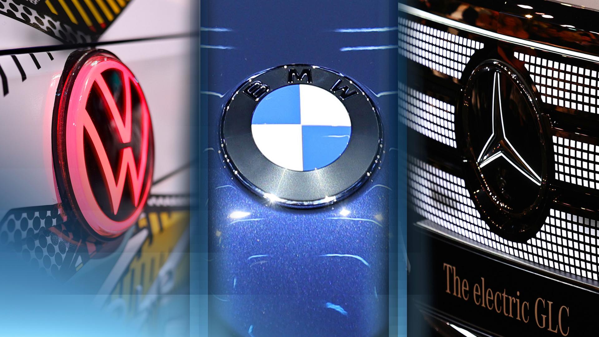 Die Logos der deutschen Autobauer VW, BMW und Mercedes.