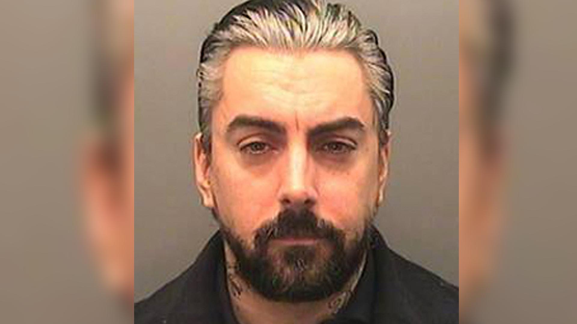 Archiv: Ein am 17. Dezember 2013 von der Polizei in Südwales veröffentlichtes Foto zeigt ein Porträt des britischen Rocksängers Ian Watkins