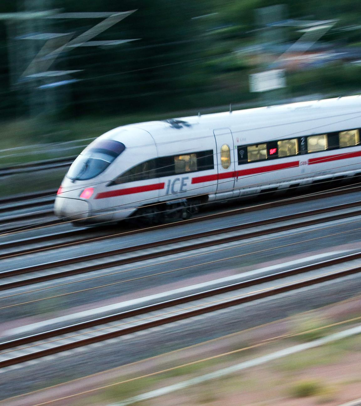 Fernzug der Deutschen Bahn