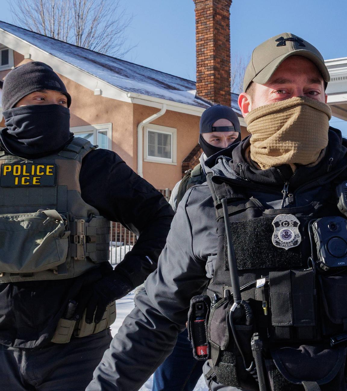 Bundesagenten der Zoll und Einwanderungsbehörde ICE suchen in Minnesota nach illegal eingewanderten Immigranten.