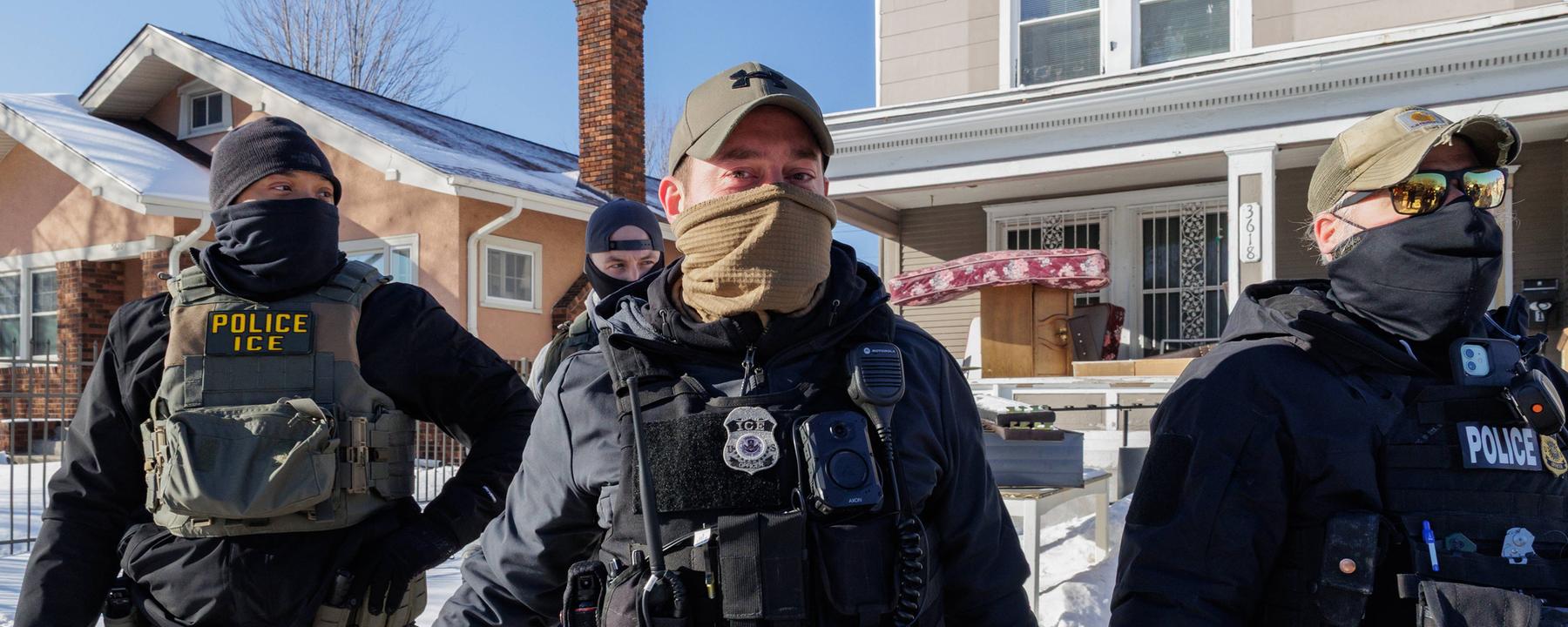 Bundesagenten der Zoll und Einwanderungsbehörde ICE suchen in Minnesota nach illegal eingewanderten Immigranten.