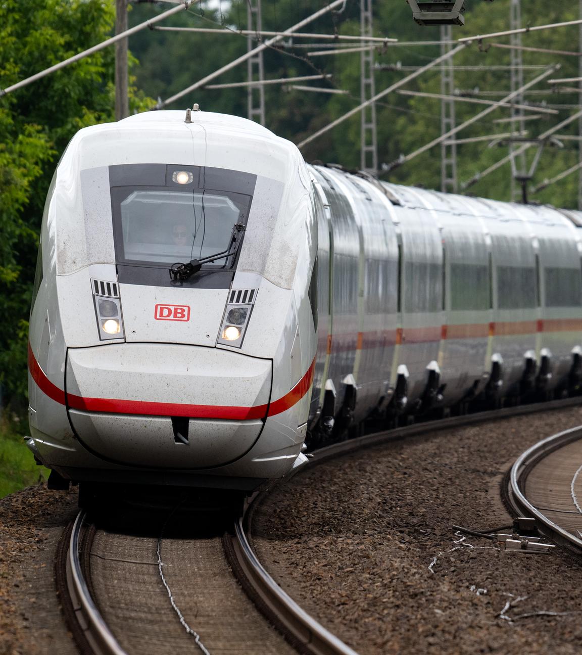 ICE auf der Bahnstrecke Berlin - Hamburg.