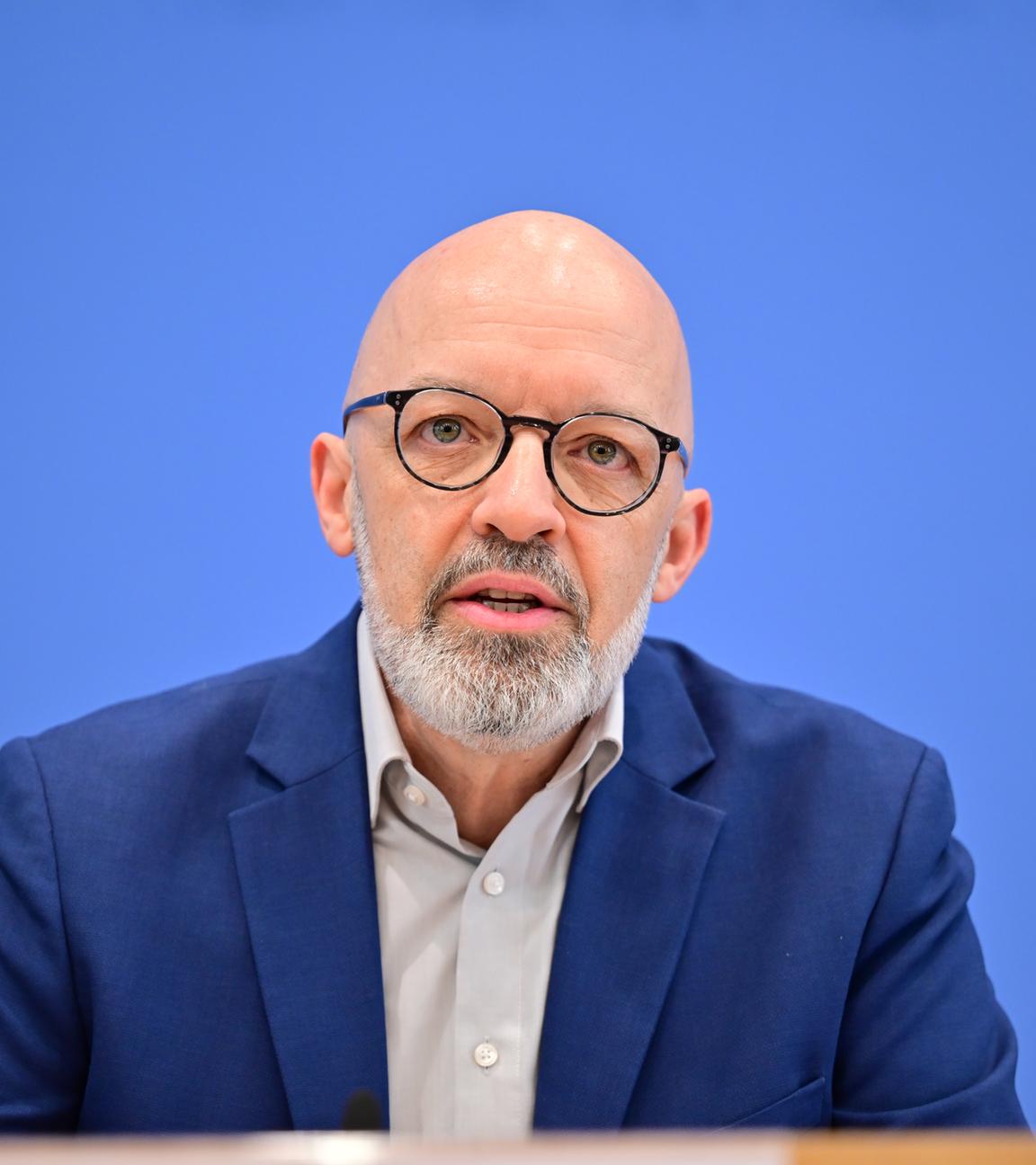 Timo Wollmershäuser, Leiter der Konjunkturforschung am ifo Institut für Wirtschaftsforschung, stellt die Wirtschaftsprognose für das Frühjahr 2026 vor.