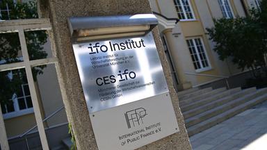 Schild vor dem ifo Institut