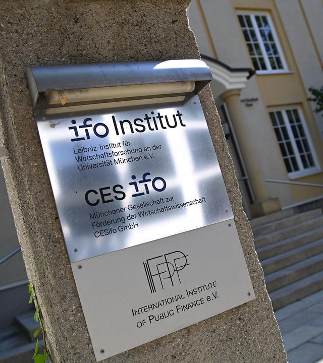 Schild vor dem ifo Institut