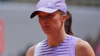 Iga Swiatek reagiert während ihres Achtelfinalspiels gegen die Ukrainerin Marta Kostyuk bei den French Open in Paris, 31. Mai 2026.