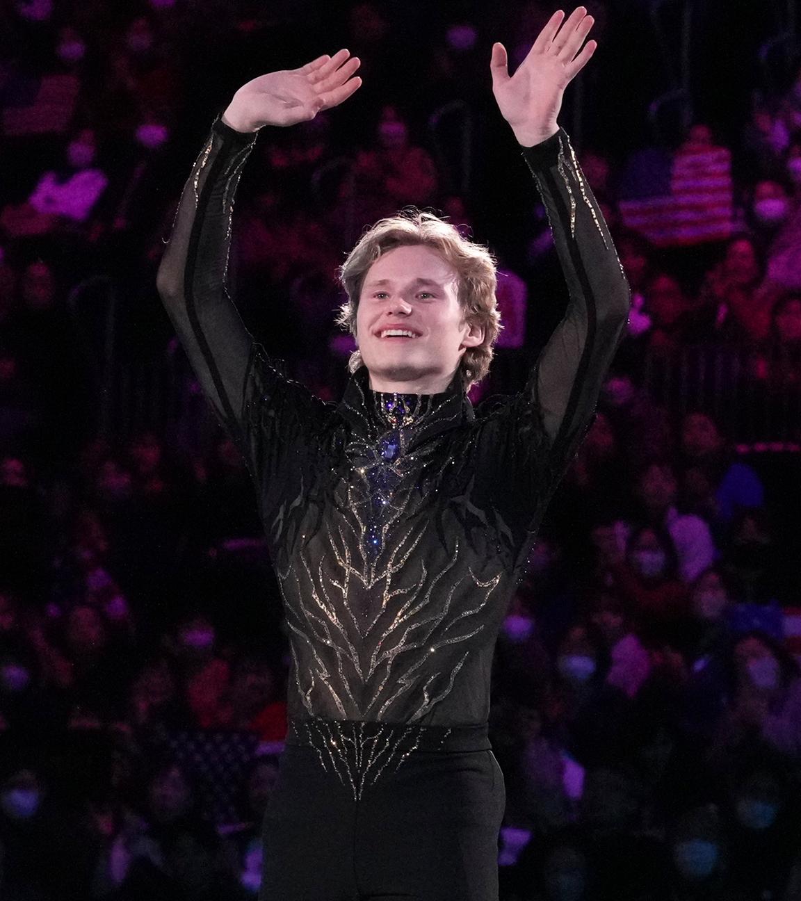 Ilia Malinin (USA) jubelt.