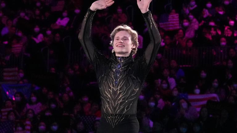 Ilia Malinin (USA) jubelt.