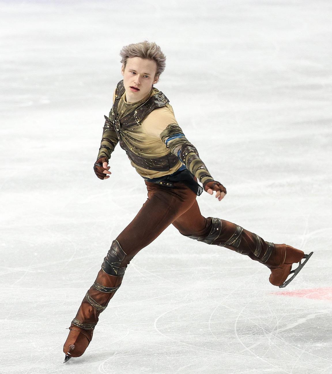 Der US-amerikanische Eiskunstläufer Ilia Malinin während seiner Perfomance bei der Eiskunstlauf-Weltmeisterschaft in Prag