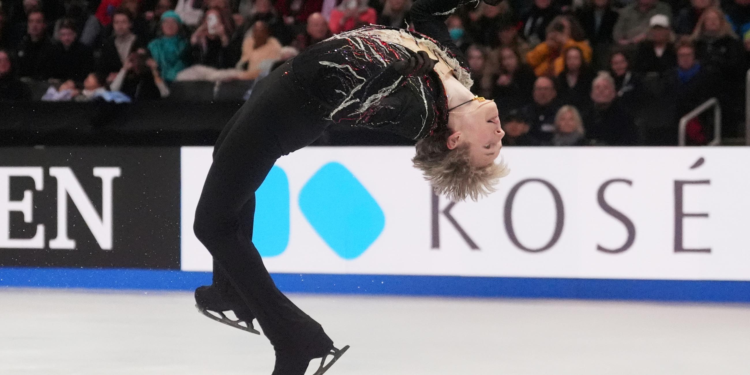 Ilia Malinin springt bei seiner Kür bei der Eiskunstlauf-WM 2025