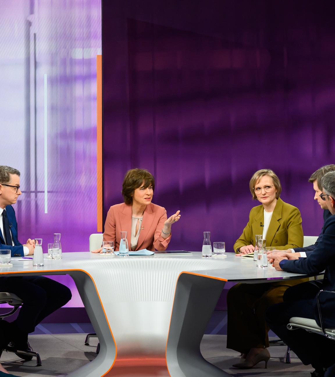 von links: Eva Quadbeck, Carsten Linnemann, Maybrit Illner, Franziska Brantner, Moritz Schularick, Gabor Steingart