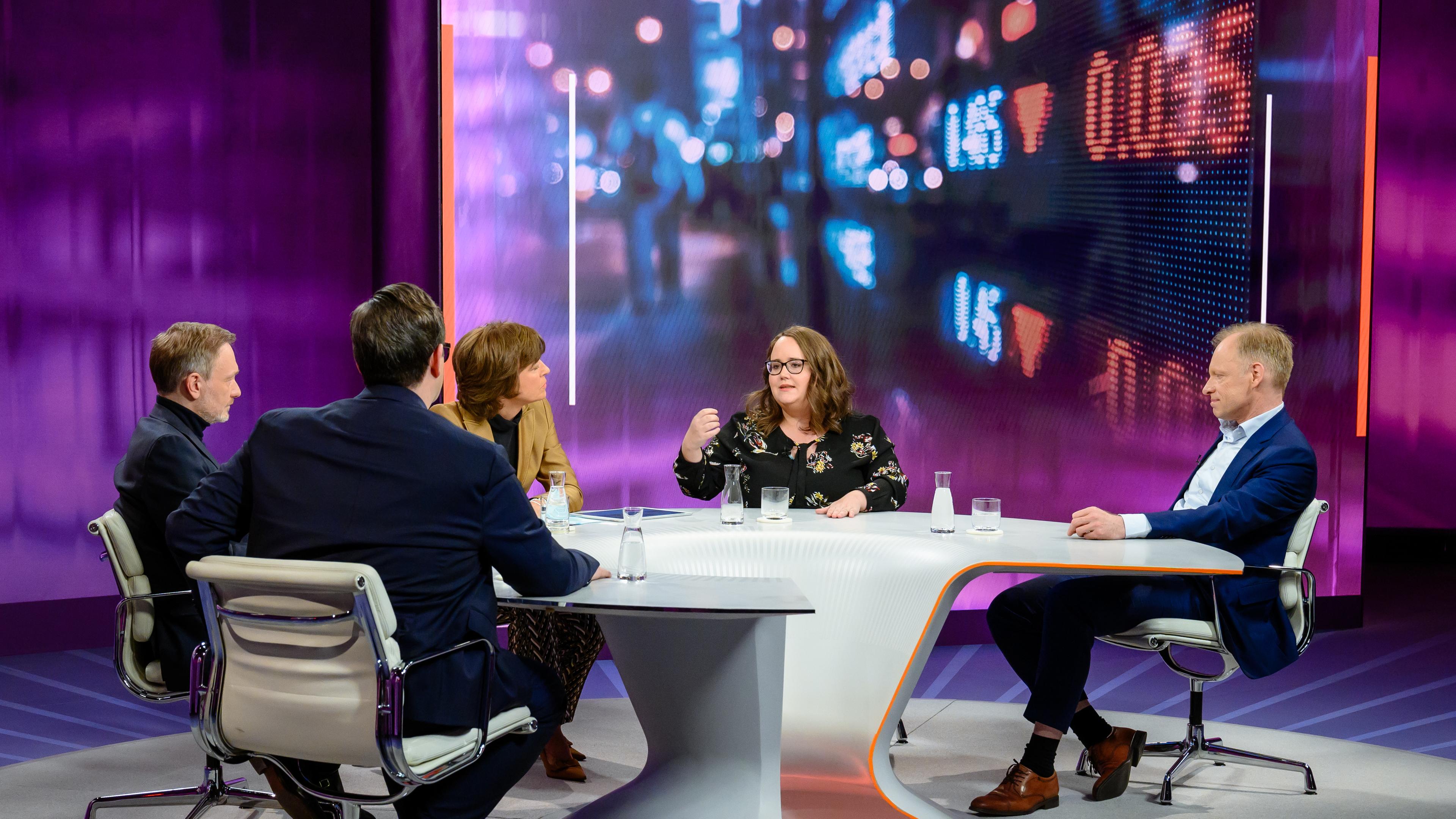 Von links: Christian Lindner, Bertram Kawlath, Maybrit Illner, Ricarda Lang, Clemens Fuest