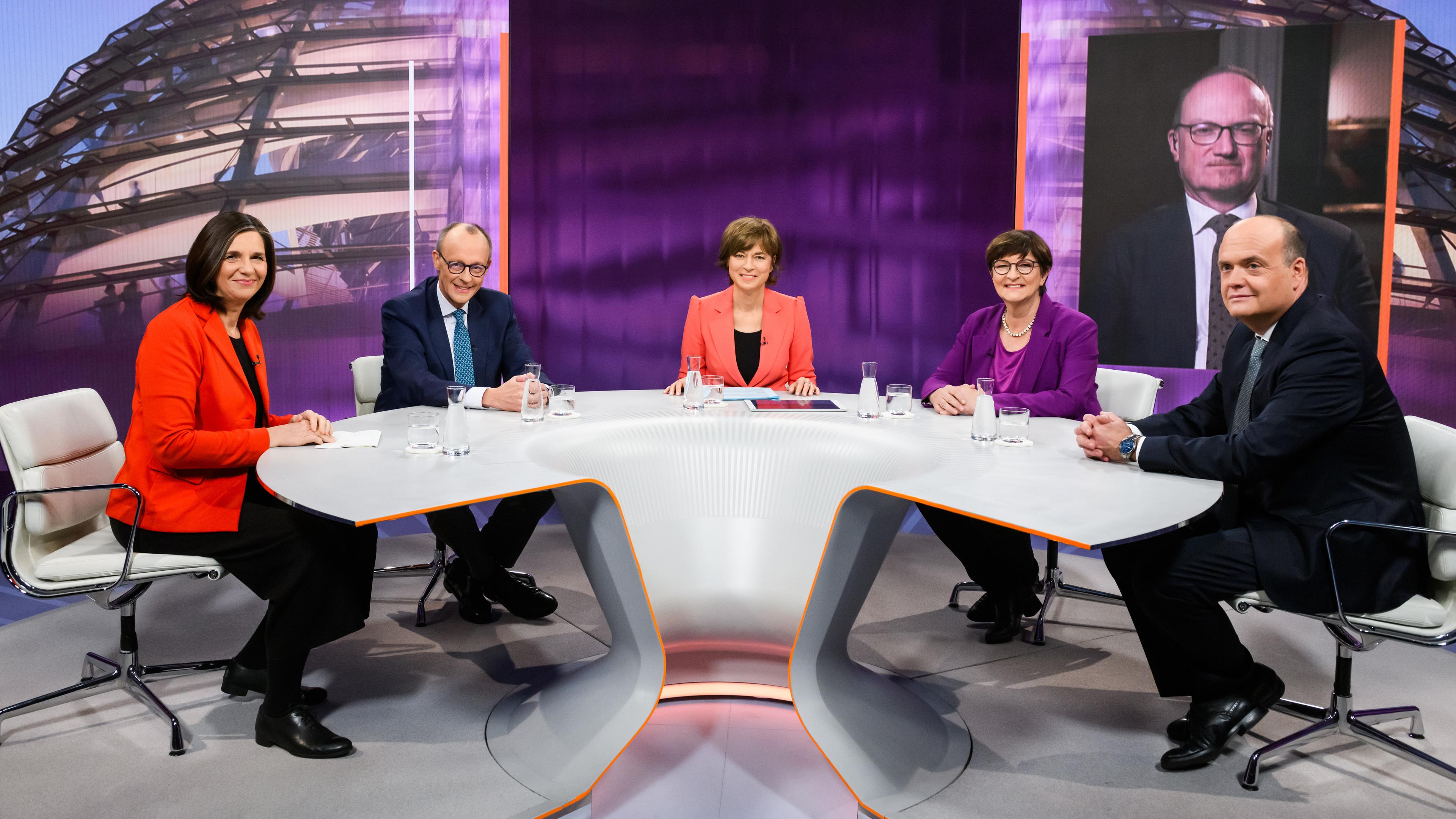 Die Talk-Runde bei Maybrit Illner vom 30. November.
