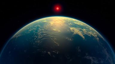 Eine am 17. April 2025 von N. Madhusudhan/University of Cambridge veröffentlichte künstlerische Darstellung zeigt die Supererde K2-18b, eine hyceanische Welt, wie den Exoplaneten K2-18b, auf dem Astronomen die bisher stärksten Hinweise auf Leben außerhalb unseres Sonnensystems gefunden haben. 