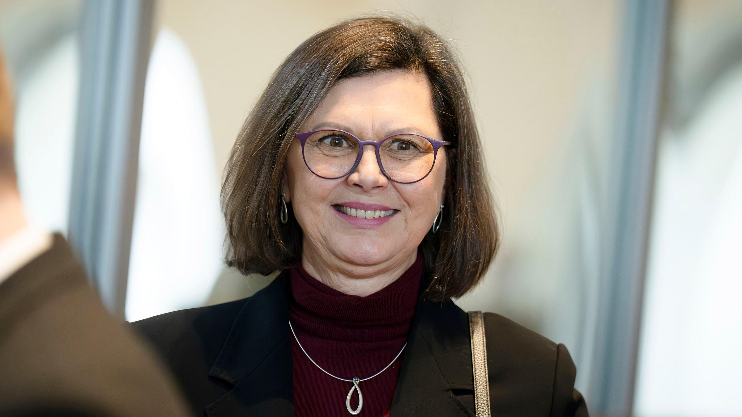 Ilse Aigner beim Trauerstaatsakt für die verstorbene Bundestagspraesidentin a.D. Rita Süßmuth im Plenarsaal des Deutschen Bundestages, in Berlin, am 24.02.2026