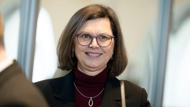 Ilse Aigner beim Trauerstaatsakt für die verstorbene Bundestagspraesidentin a.D. Rita Süßmuth im Plenarsaal des Deutschen Bundestages, in Berlin, am 24.02.2026