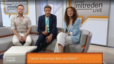 Auf der ZDF-Mittagsmagazin-Couch: Benedikt Stöwe, Daniel Pontzen und Lena Kesting schauen in die Kamera vor dem Hintergrund "ZDFmitreden live" und der unterlegten Frage: Fahren Sie weniger Bahn als früher?