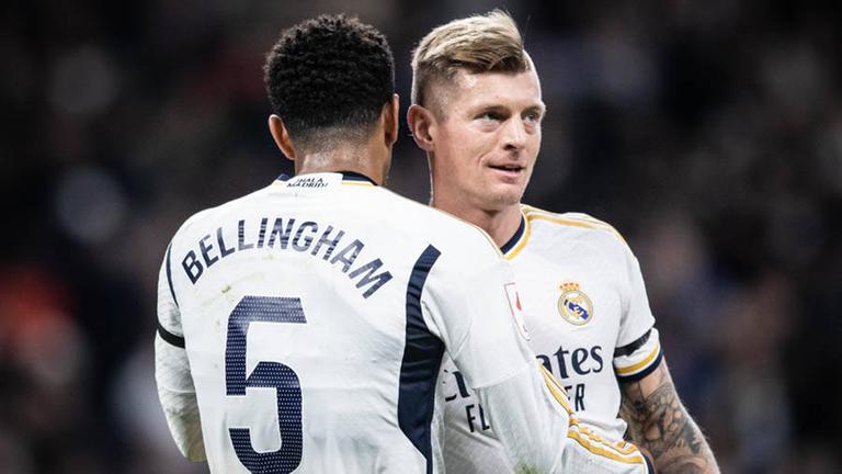 Real Madrid: Jude Bellingham (li.) und Toni Kroos