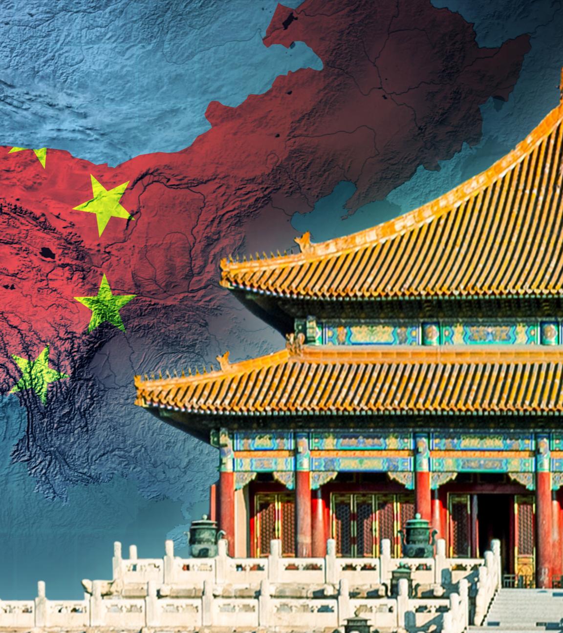 Die Karte Chinas kombiniert mit der Landesflagge, rechts im Vordergrund der Palast in der verbotenen Stadt