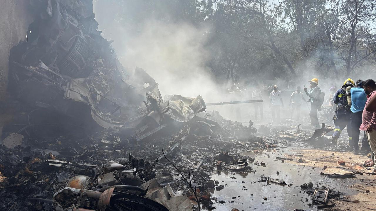 Flugzeugunglück in Indien: Air India-Flieger stürzt bei Start ab