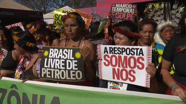 Indigene Frauen demonstrieren in Brasilien