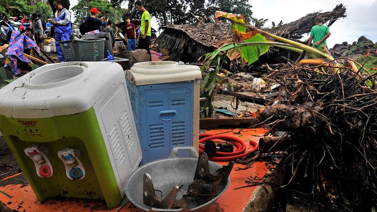 Zerstörungen nach einem Tsunami in Indonesien am 23.12.2018